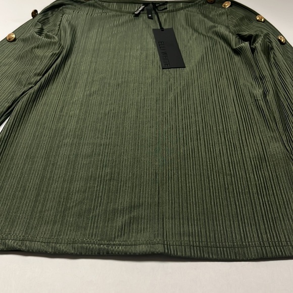 Elli White olive green top with gold button details - Picture 3 of 8